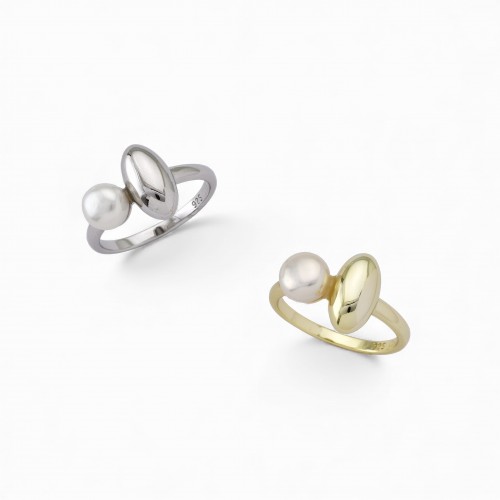 Oval & Pearl Ring